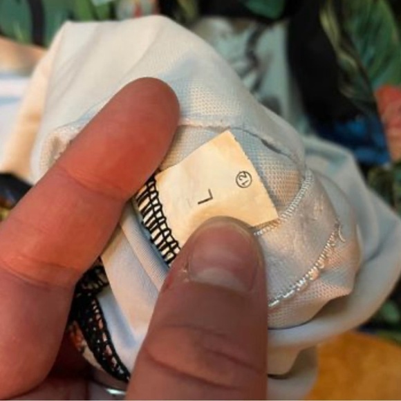 Floral OFF SHOULDER swimsuit - Picture 5 of 7